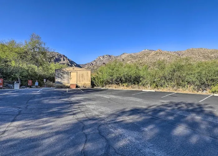 Holiday home Serene Desert Escape W/ Porch & Resort-style Perks *